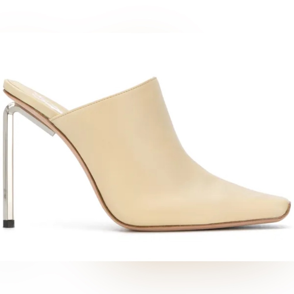 🚨SOLD🚨

🔥 OFF-WHITE™ Leather Mules – Sculpted Heel – Beige/Cream - Size 40